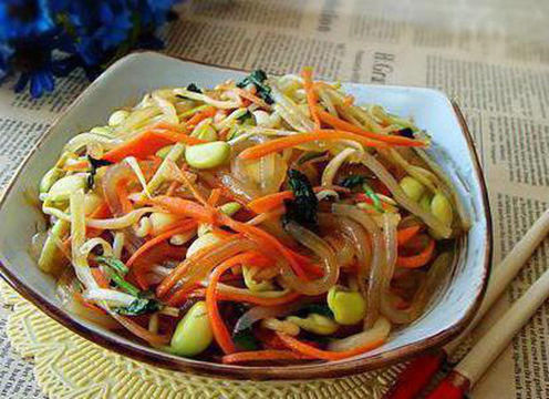  做法|美食优选：蒜苔炒鱿鱼，豆芽拌粉条，鹌鹑蛋小鸟，宫保鸡丁的做法