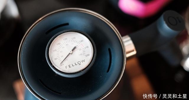 喝咖啡|如果你想喝咖啡,你必须在杯子里加点甜味