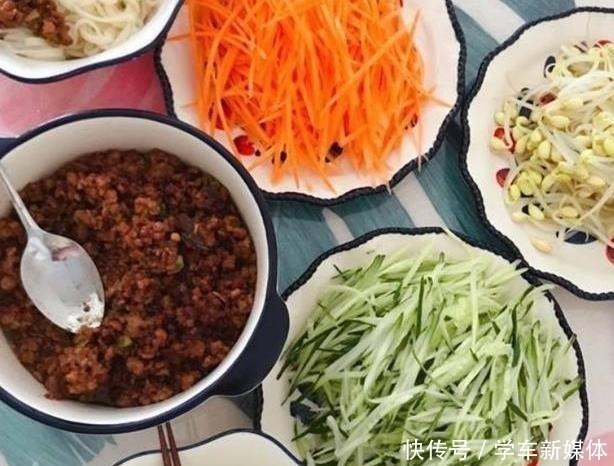 葱段|做炸酱面,用黄豆酱好还是甜面酱好很多人做错,难怪不香还难吃!