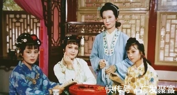 平儿|贾府的媳妇只凤姐口才好?她怼起人连凤姐也得道歉,黛玉只能脸红