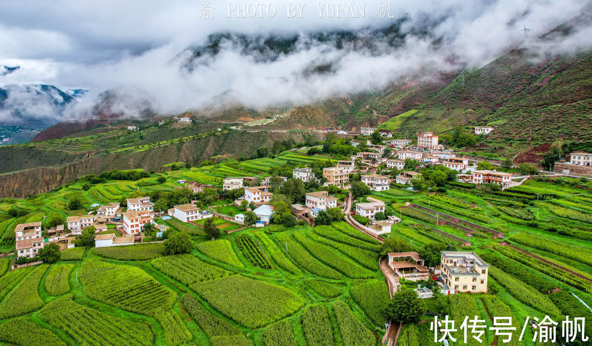 重庆|西藏新农村，家家都住小洋楼，环境美如世外桃源，村里还建有教堂