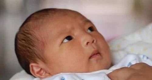 一个月|萌娃看到一个月未见的妈妈,激动成“表情包”,娃多大能认出妈