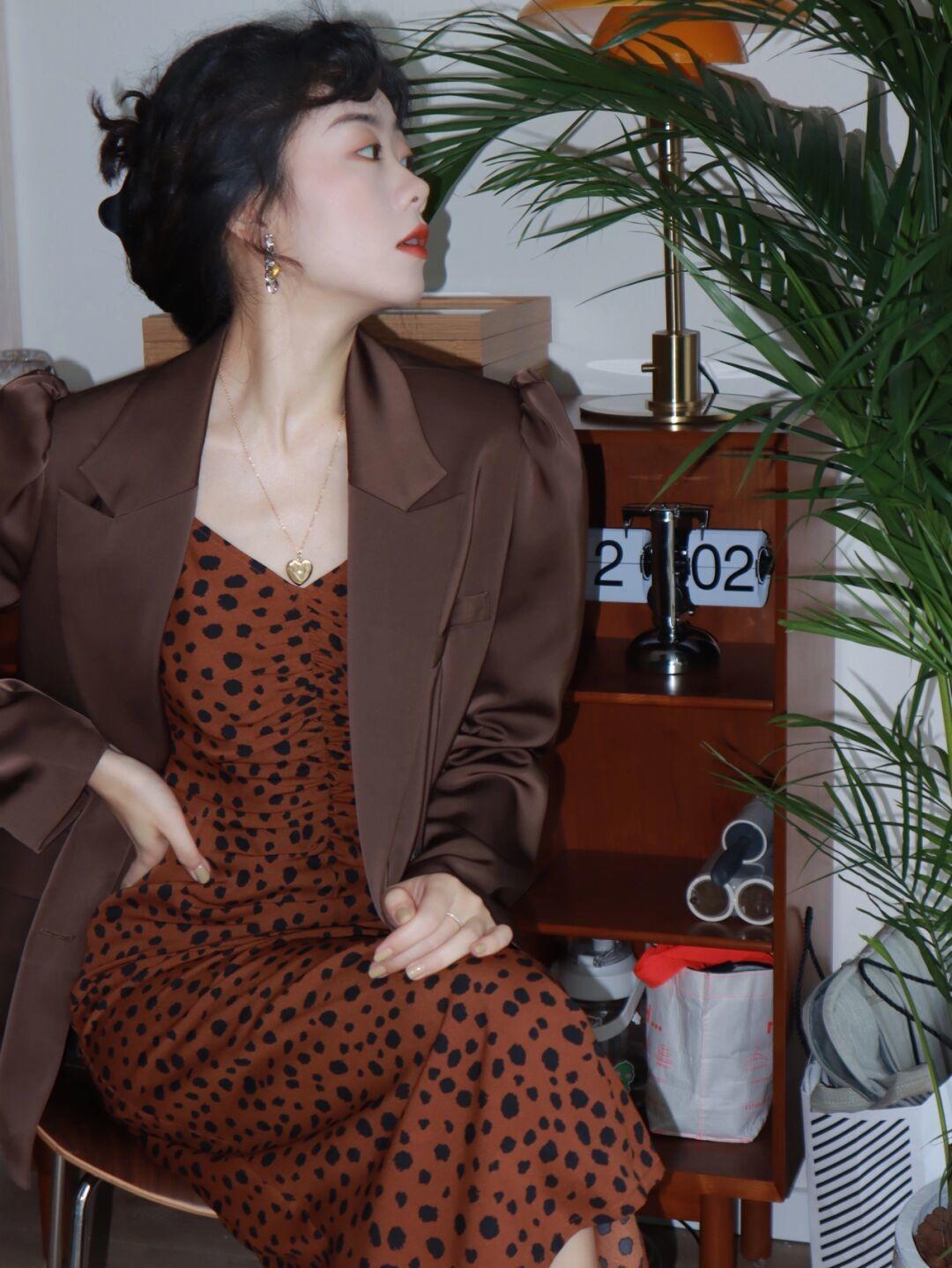 同款|复古潮流的姐妹装,同款不同色,搭配出不同韵味!秋天必选毛呢大衣和高筒靴!