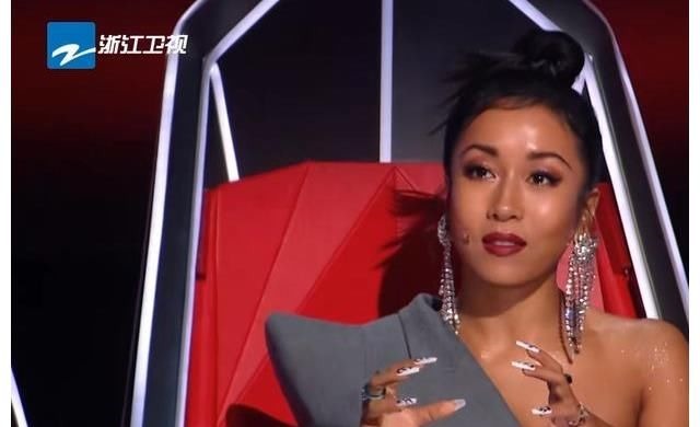 中国好声音:小导师表现各不同,黄霄云存在感较低,张碧晨很自然
