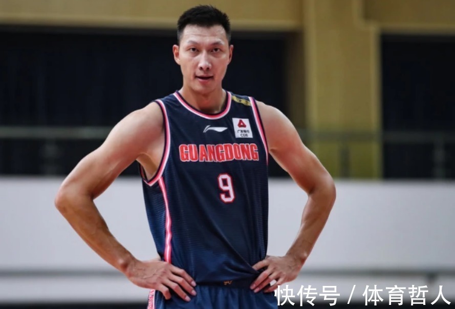徐杰|罕见!易建联跺脚砸球,怒吼徐杰 赵睿赛后进行解释