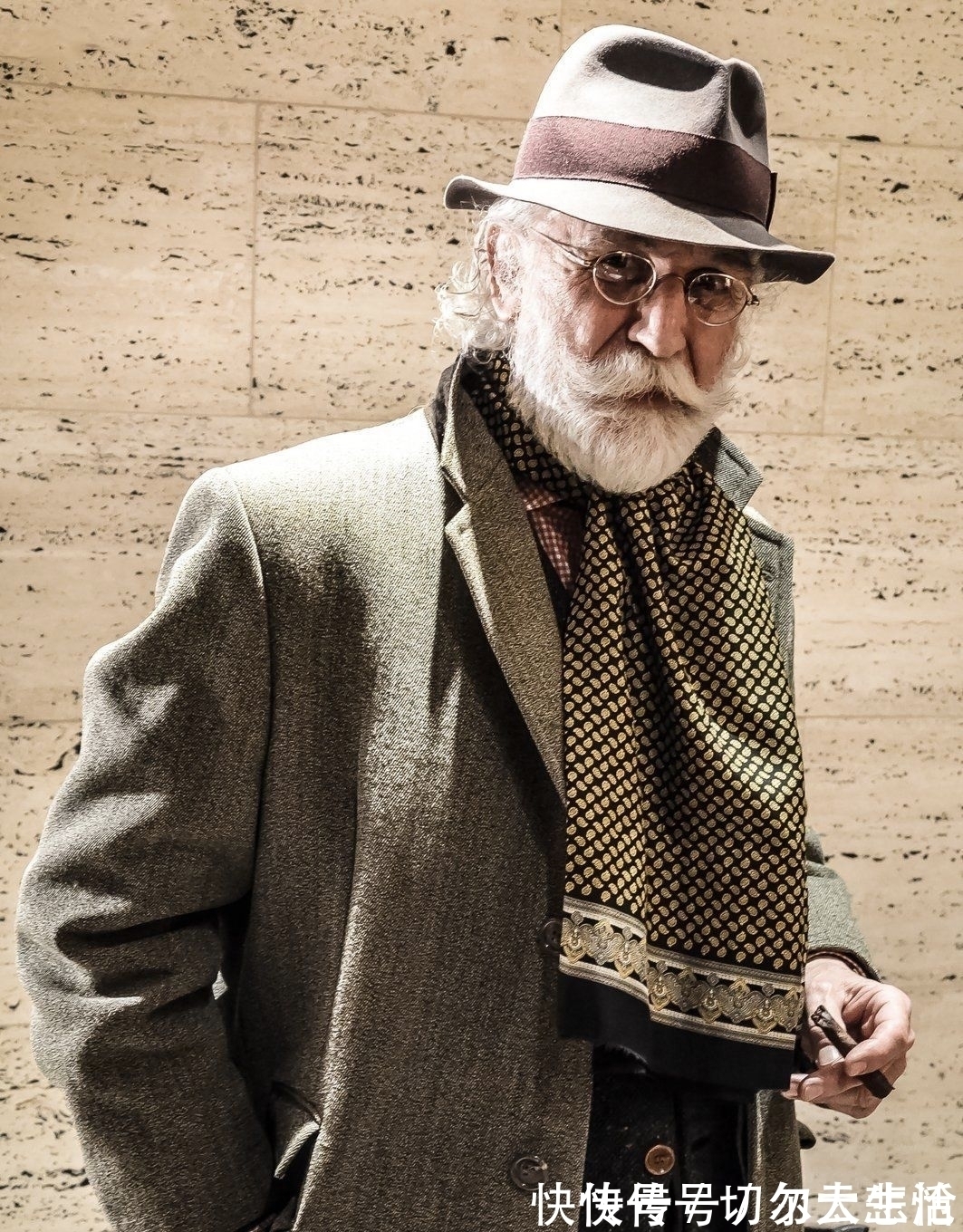 loro 卷福基努里维斯,在打造绅士这点上心有灵犀