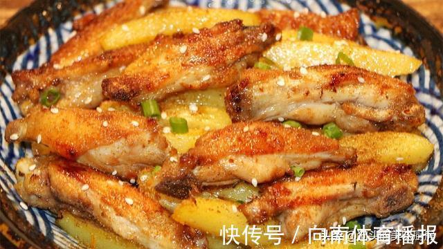 小葱|8个鸡翅一个大土豆,这种做法最香,香嫩入味,比烧烤还好吃