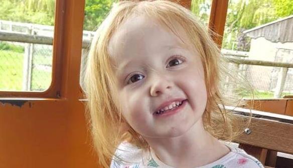 卵巢|三岁小女孩患生殖细胞癌,被误诊为便秘,不幸在母亲的怀抱中离开