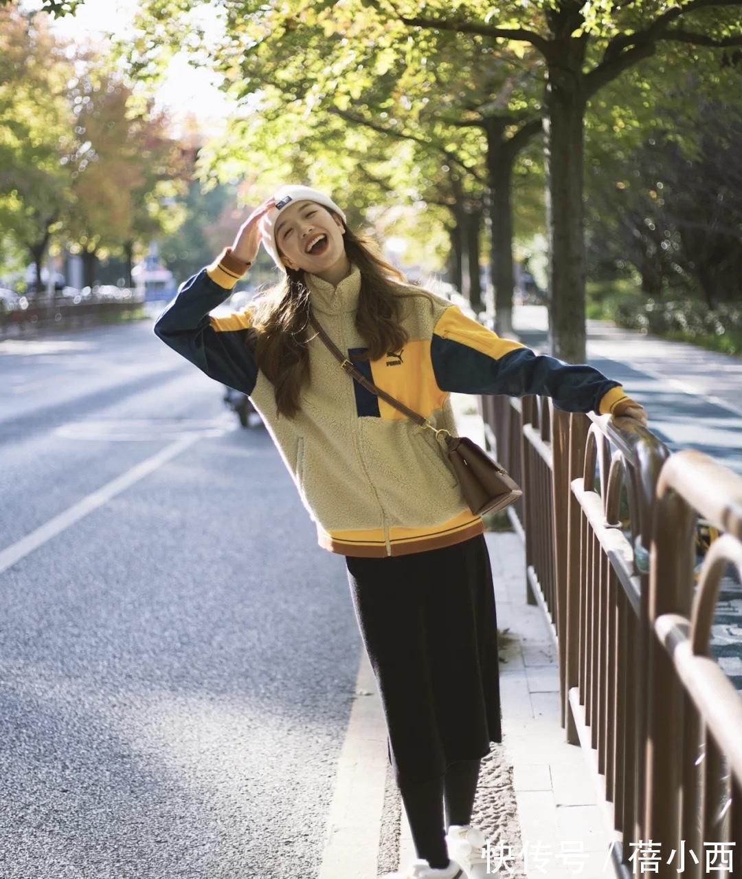 五分裤|冬季赶时髦就穿“羊羔毛外套”,温暖又时髦,配裤子、裙子都好看