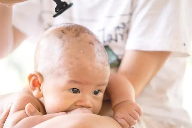 新手爸|新生儿出生后,尽量不要对宝宝做的9件事,新手爸妈早了解早避坑