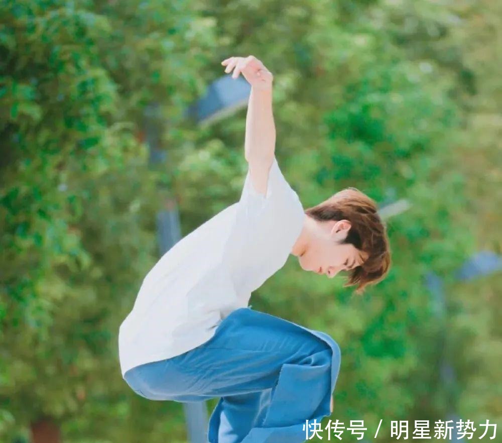 王一博签名照来咯,喜欢的小伙伴们快快来收藏哦