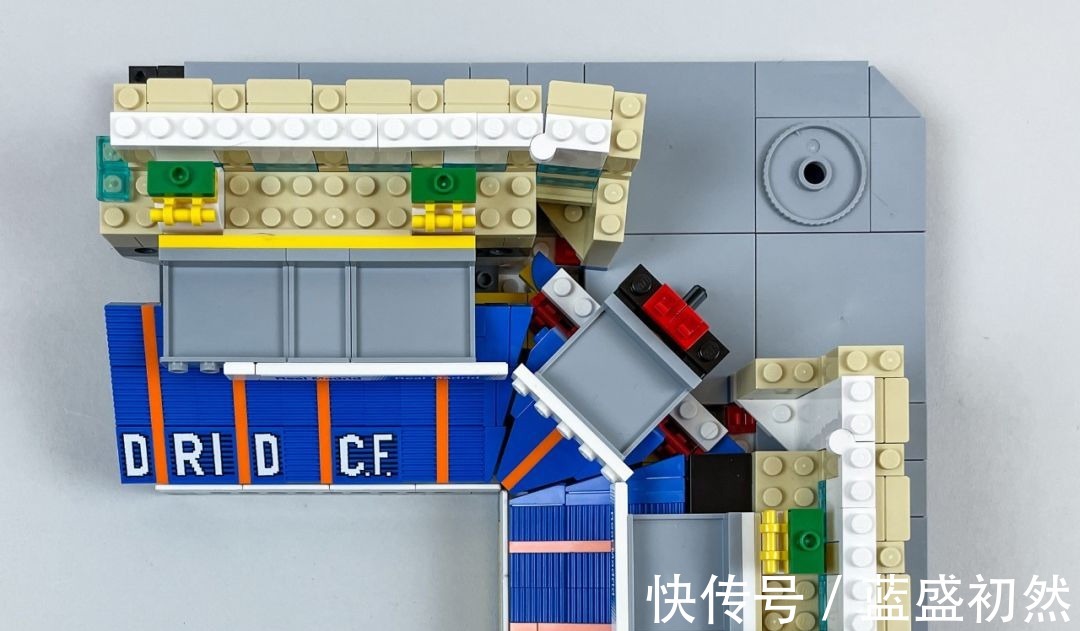 足球场|乐高10299皇家马德里足球场——圣地亚哥·伯纳乌球场开箱评测!