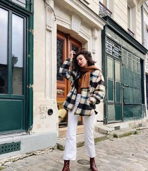 ?冬天买靴子少买黑色，建议这3种“高级色”，时髦百搭显腿长