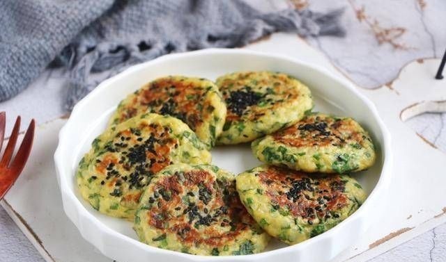 韭菜鸡蛋新吃法,比韭菜盒子简单,比煎饼好吃,早餐连吃3天不腻