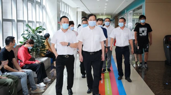 陈永光开展医师节慰问活动 向医务工作者致以崇高敬意