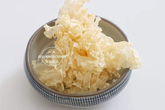 养生杯|抓住两点,煮银耳羹会快速出胶,黏稠光滑补胶原,女人养颜必备