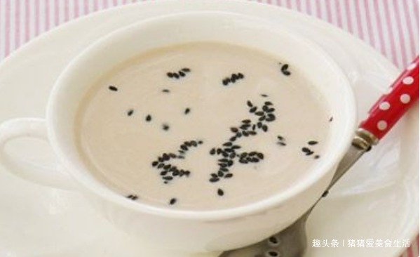 它比豆浆好喝,比牛奶营养,早餐来一杯,对大脑发育有好处