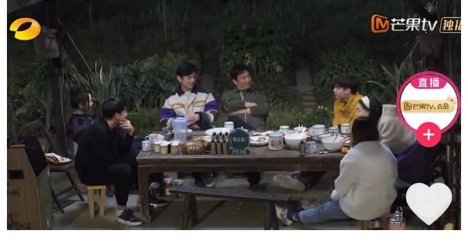 张艺兴|《向往的生活》啥时成恋爱节目了，张艺兴全程尬聊恋爱史，单身狗好尴尬