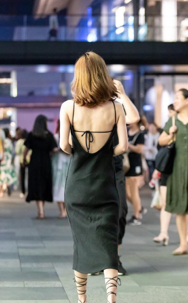 美女脚上缠的那么多绳,不会勒的脚疼吗