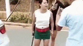 |搞笑GIF:三个老板看一个员工干活,这名员工辞职的心都有了