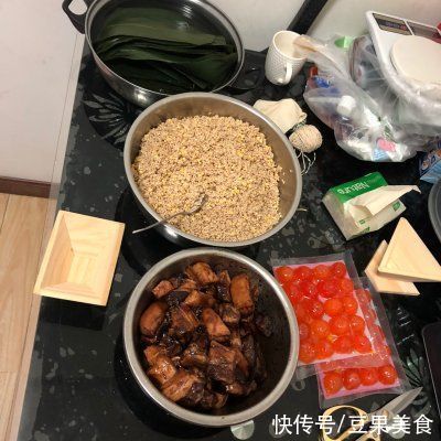 粽子叶|因为这道咸蛋黄肉粽，从此爱上了做饭