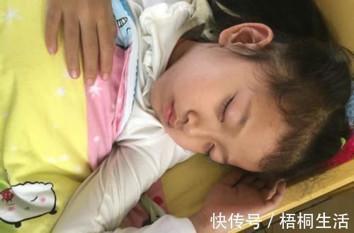 奶奶|孩子身高发育“停滞”,奶奶照顾后“疯长”,这件事没必要逼孩子