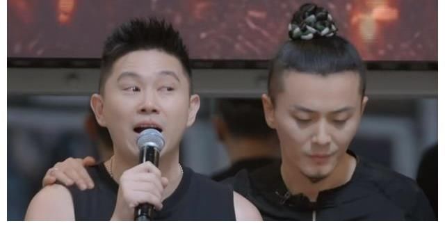 胡海泉|《披荊斬棘的哥哥》二公槽點(diǎn)多，專家團(tuán)又膈應(yīng)人，敖犬?dāng)」饴啡司?
onload=