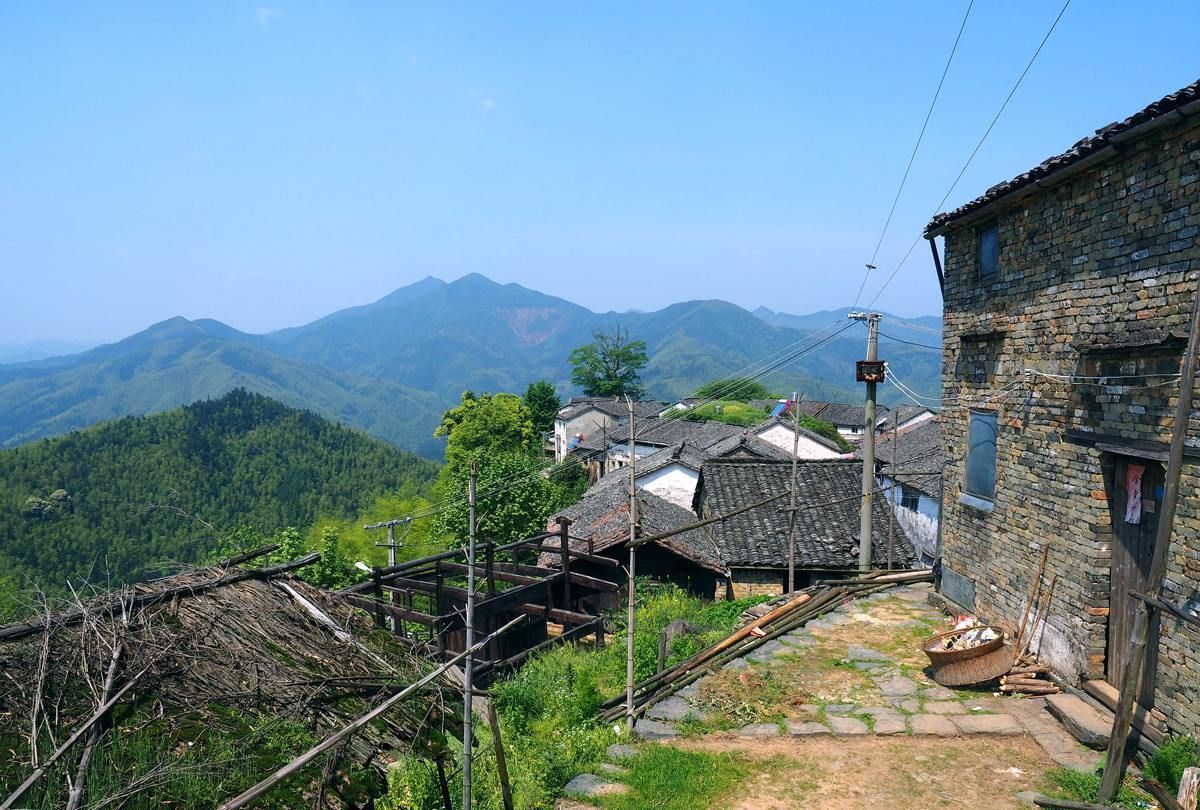家家户户|安徽一美丽小众古村,建在山脊之上,天空景色美不胜收,游客却少