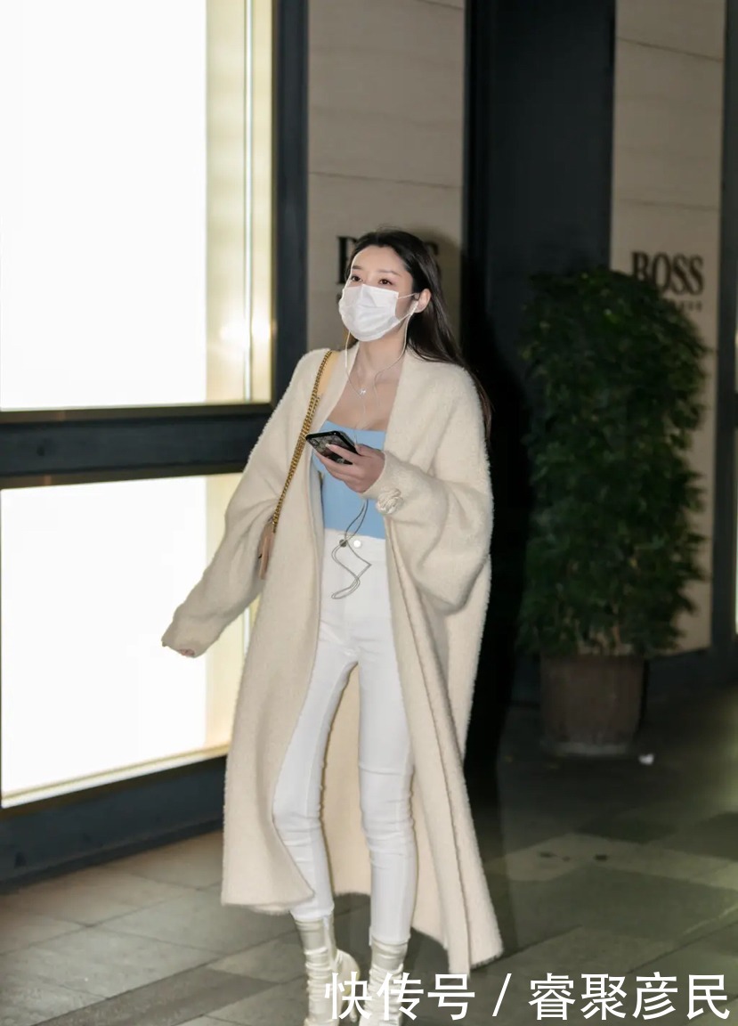 长裤才是这个冬天里最时髦的单品了,保暖性和时尚感都有