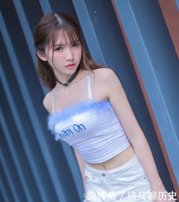 小姐姐|选择时尚短裤穿搭,开启青春俏美模式