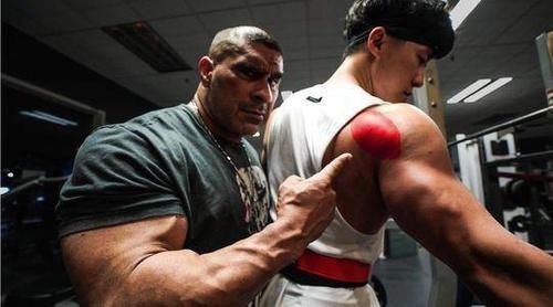 动作|三角肌前束没必要练那么三角肌后束其实也没必要练