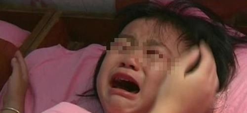 高学历|女儿3岁还不会走路,宝妈抱孩子去检查,医生却低声说:报警吧