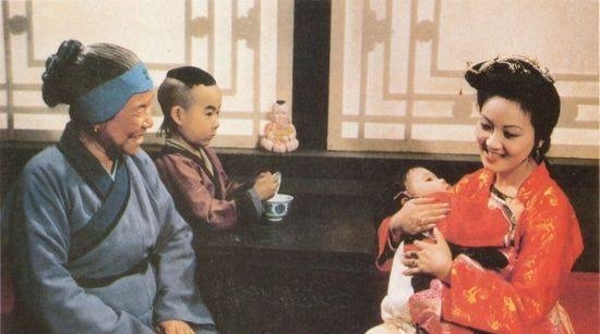 王熙凤为什会对贫穷且地位卑贱的刘姥姥那么好