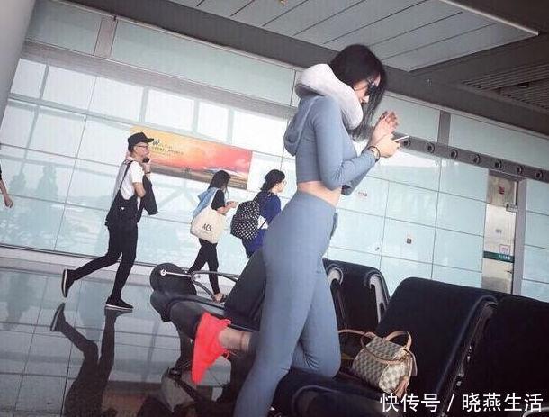 优雅|路人街拍紧身打底裤美女气质出众，让人一眼难忘