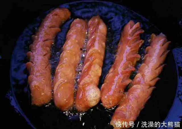 油炸10斤大火腿,出锅后变成黑炭,一刀切开香坏了!