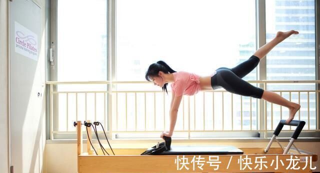 打底裤 打底裤的酷酷装扮,随意搭都显得很合身