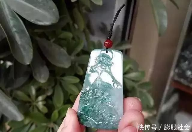 跟老缅折腾半天才买下的赌石,朋友说我没眼光,起货后感觉这钱花的值