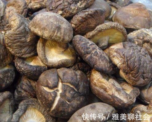 拔罐|湿气不除百病生?多吃4种“零嘴”,祛湿排毒,比“拔罐”效果好