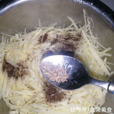 忙里偷个懒，轻松来一碗萌萌的鸟巢鸡蛋饼