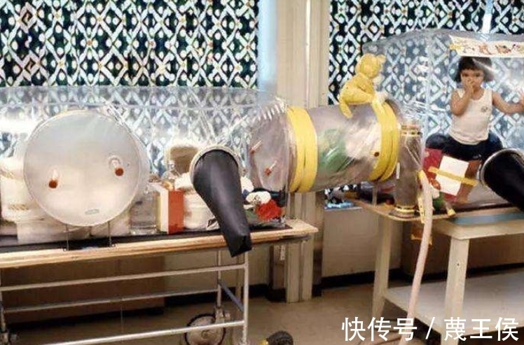 手术|12岁才走出隔离罩的“泡泡男孩”,在死亡前第一次触摸到了妈妈