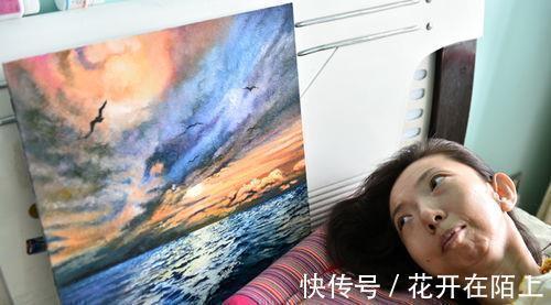 油画&故事:“病床上的梵高”张俊莉瘫痪卧床37年,努力绘出精彩人生