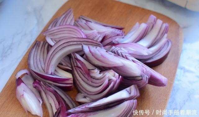 秋天牛肉这样吃,不油不腻,好吃下饭,汤汁都不剩一滴,太香了