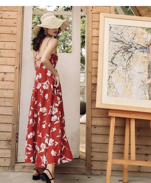 女性|露背的印花度假连衣裙,展现女性性感的好裙子