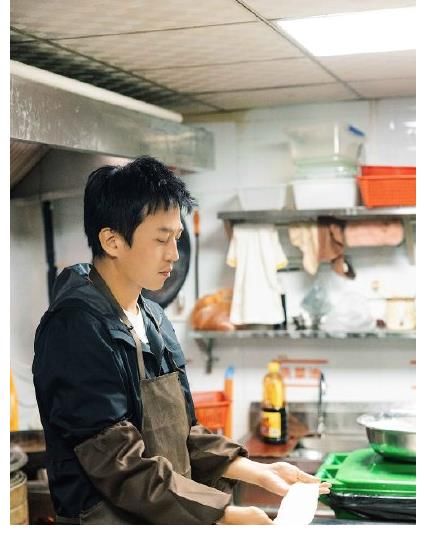邓超下厨给老婆孩子做biang biang 面，厨艺获孙俪认可：不难吃