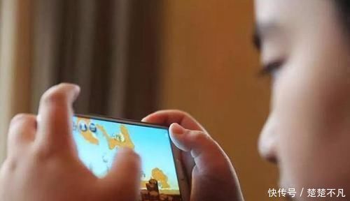 儿子|儿子因沉迷游戏,被爸爸游戏中追杀,儿子大哭我再也不玩了