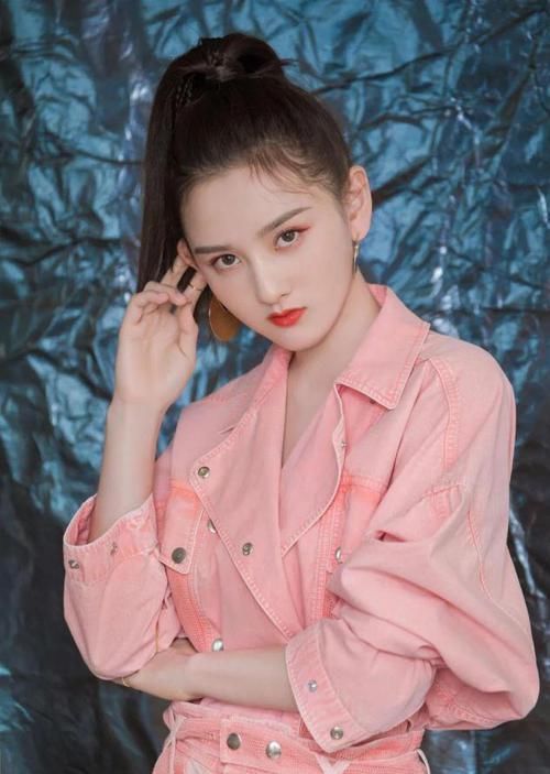 扎马尾时别犯这3个错误,不然会变得很像村花,颜值再高也白搭