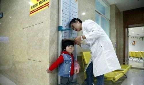 孩子|孩子个矮别总赖遗传,想让娃的身高蹿一蹿,后天的养娃方法是关键