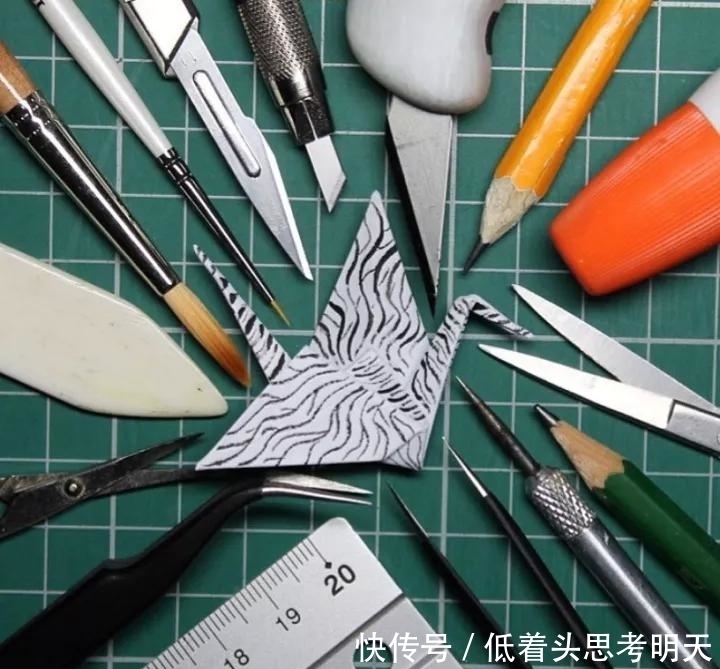 重样|每天折一只千纸鹤,他坚持了1000天不重样,女友被感动到梨花带雨
