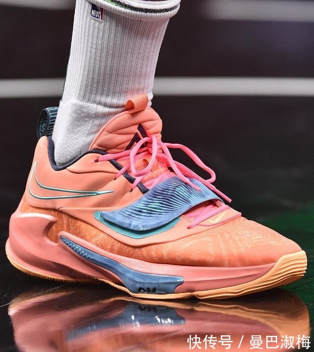 kobe|NBA球员上脚:字母哥3代战靴与杜兰特球鞋有点雷同