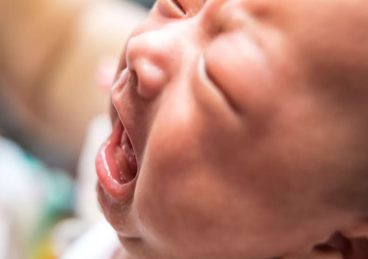 出身体|脑发育更完善的宝宝,睡醒后往往会有三个小动作,占得越多越好